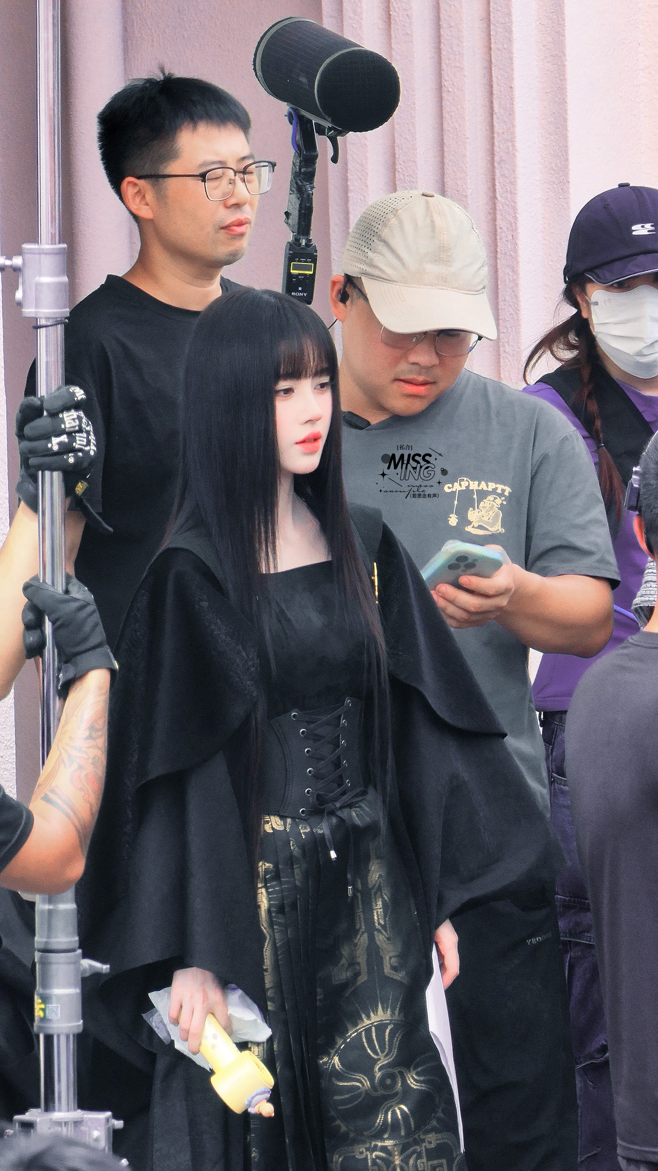 鞠婧祎  听说魔尊重生了鞠婧祎让粉丝进酒店看出妆