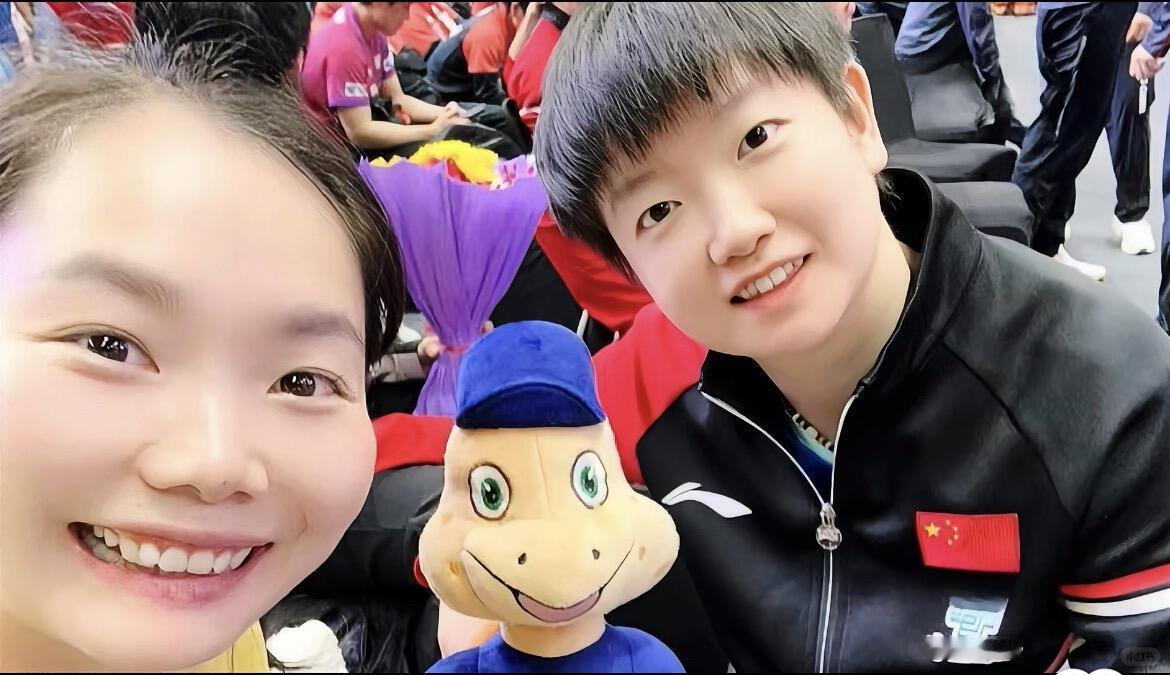 何卓佳，国乒女队公认的金牌陪练、孙颖莎的专属“磨刀石”，河北石家庄人，1998年