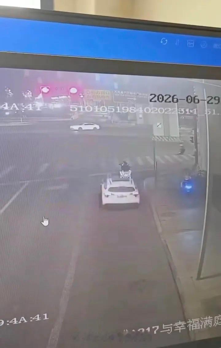6.29成都这事故，这速度也太快了，就像飞起来了 