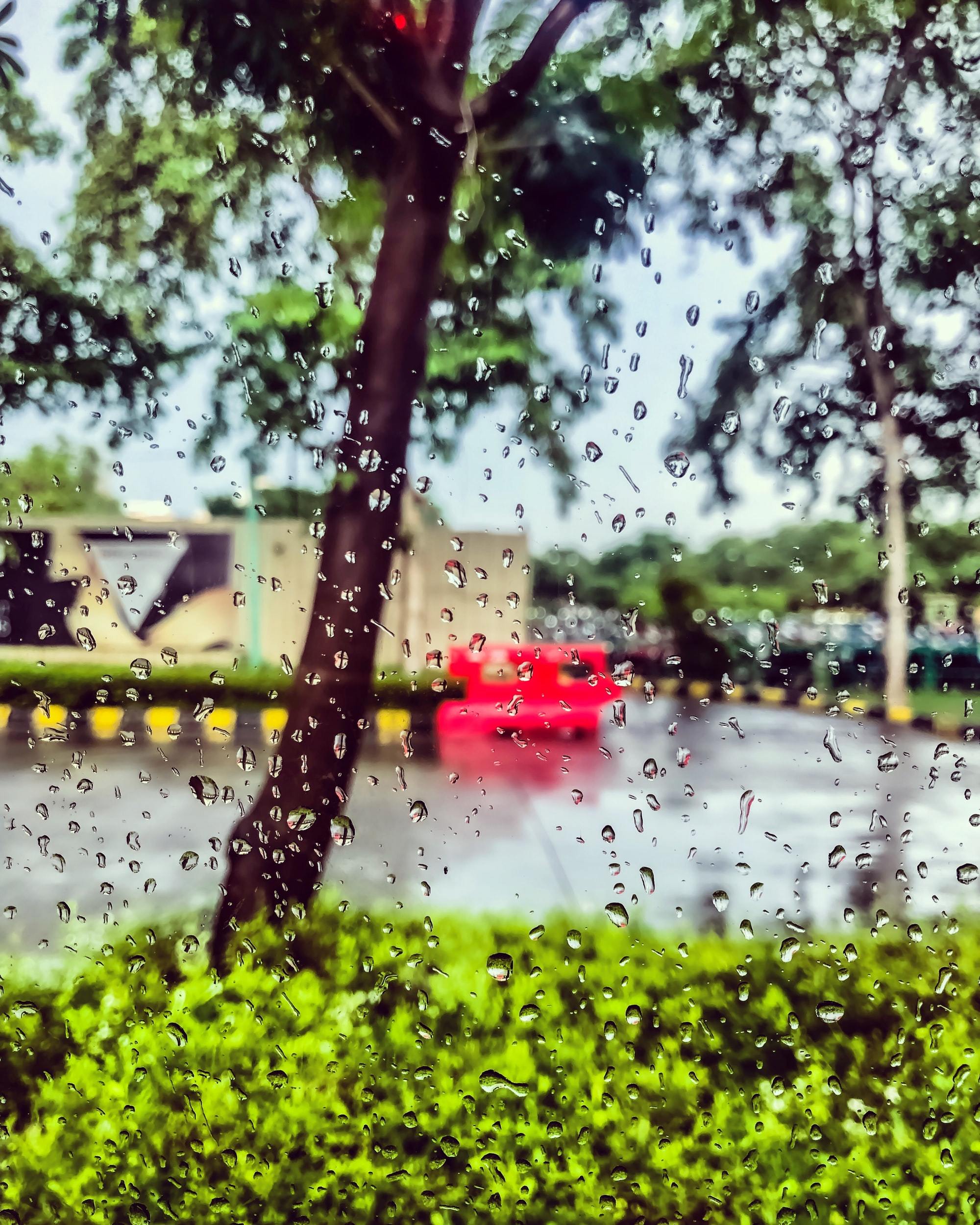 癸酉月的台风活动很频繁，风雨交加来的比较频繁了。对应了一部分癸酉本身的这种凝聚凝