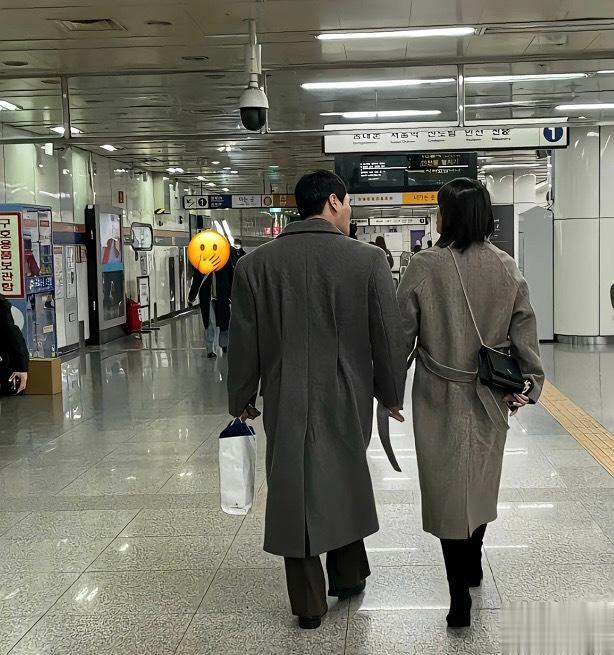 #现实真的存在双开门冰箱#路人真的能忍住不笑出来吗？ ​​​