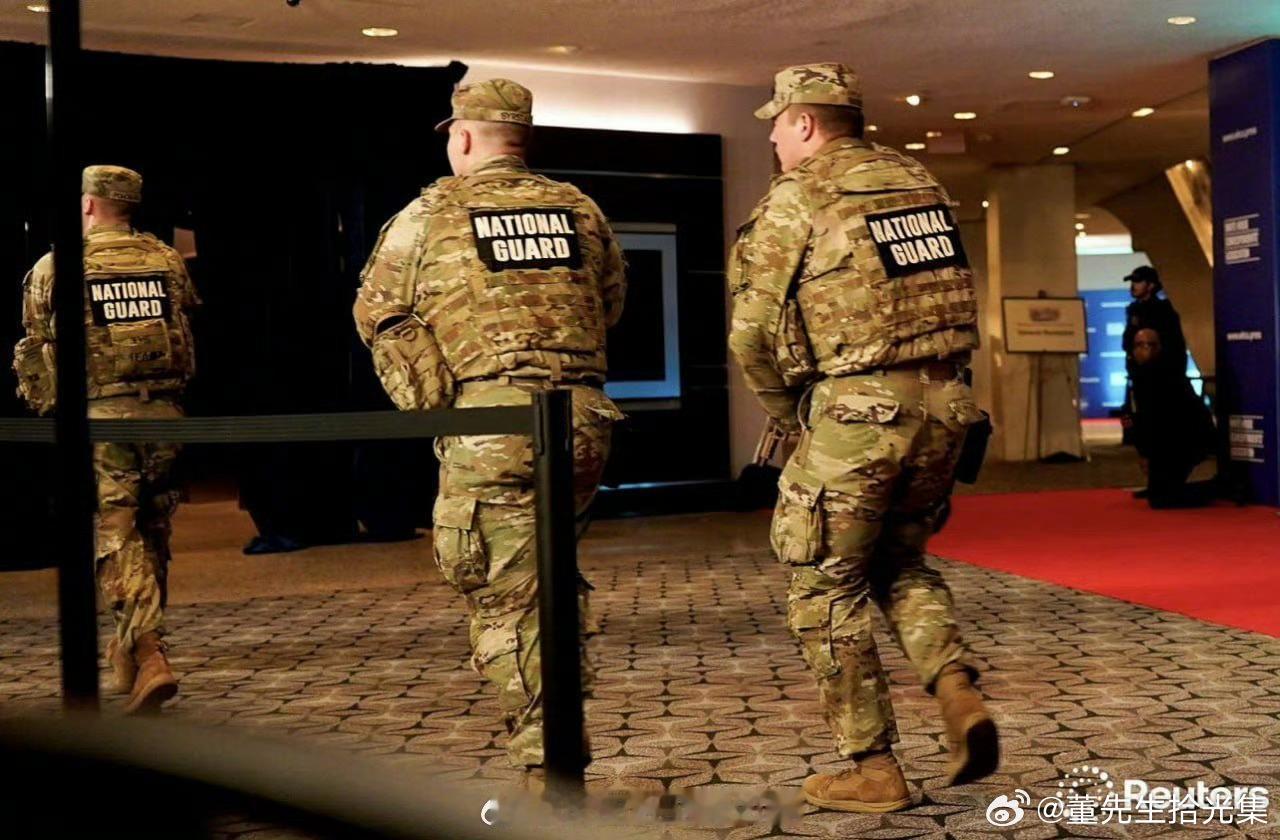 白宫晚宴枪手赤裸上身被按在地上晚宴惊魂一瞬：枪响之下反应反差尽显危机，特朗普屡遇