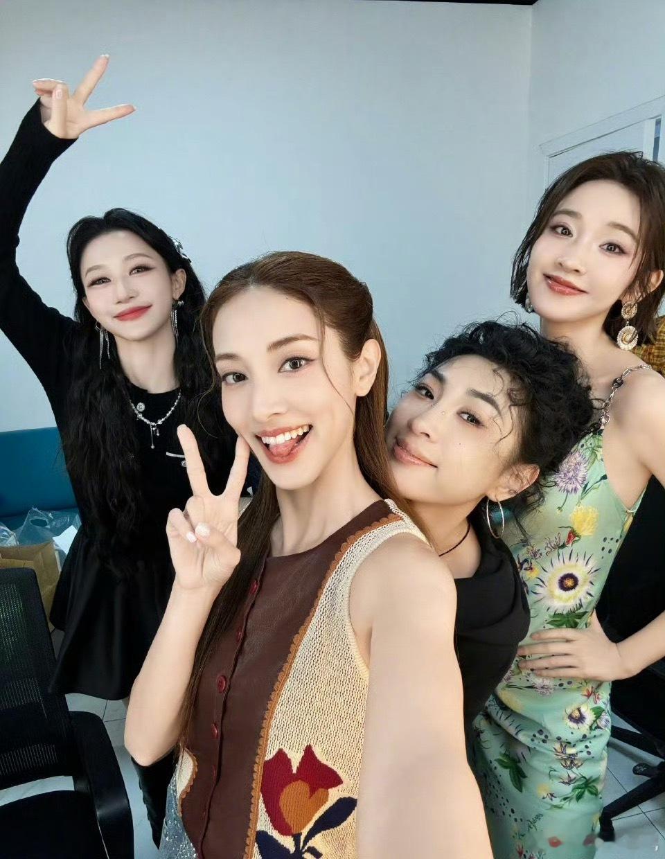 唐艺昕 何宣林有完没完啊，能不能别挑了，女孩们都很好，一个团队合作的，结果也很好