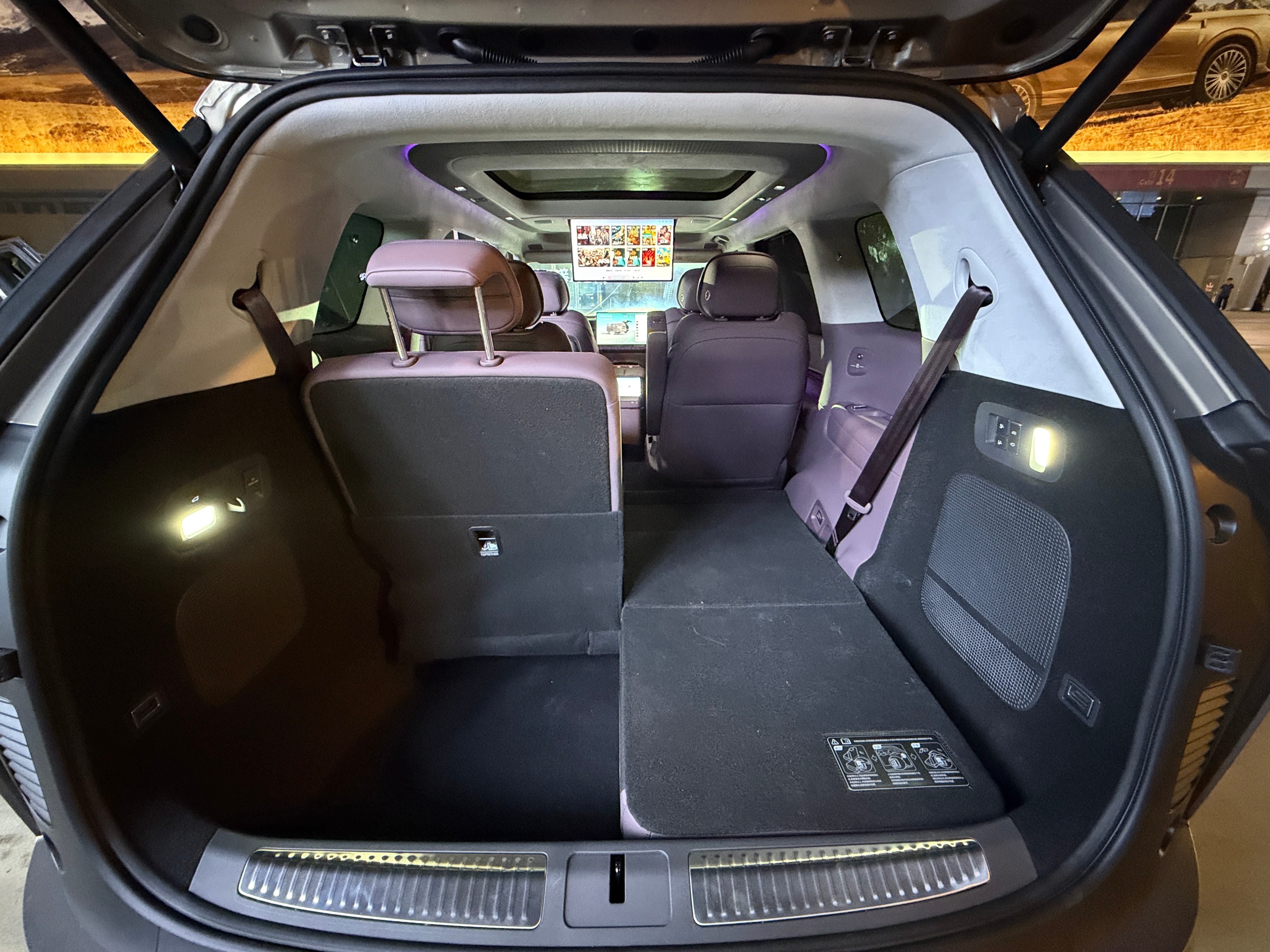 今晚去见了“大湾区揽胜”——小鹏GX！事实上比揽胜还“狠”！预售价39.98万元