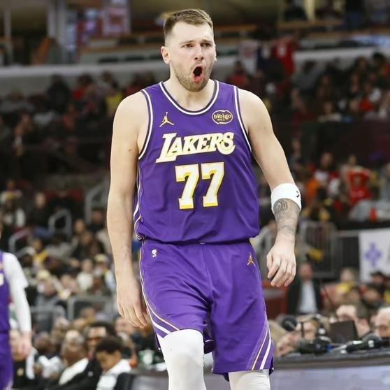 《湖人内讧的元凶？米切尔：球员们厌倦和他打球，保罗：他不防守！》导致湖人出现内部