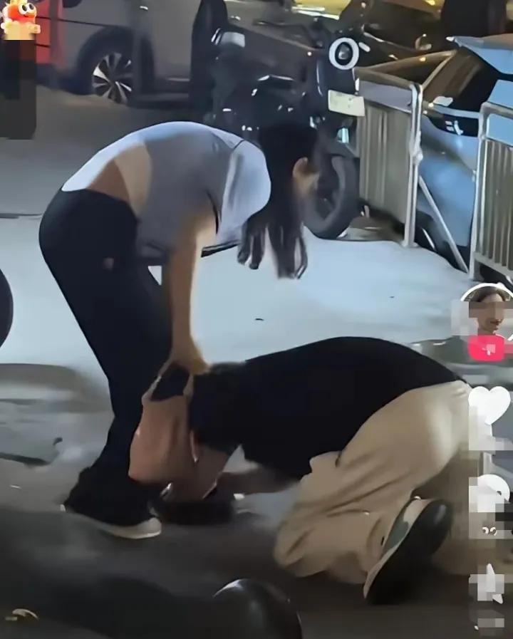 姐妹，家暴不是家务事！
 昨天我朋友发生了一件可怕的事，她老公打了她！ 她怀孕九