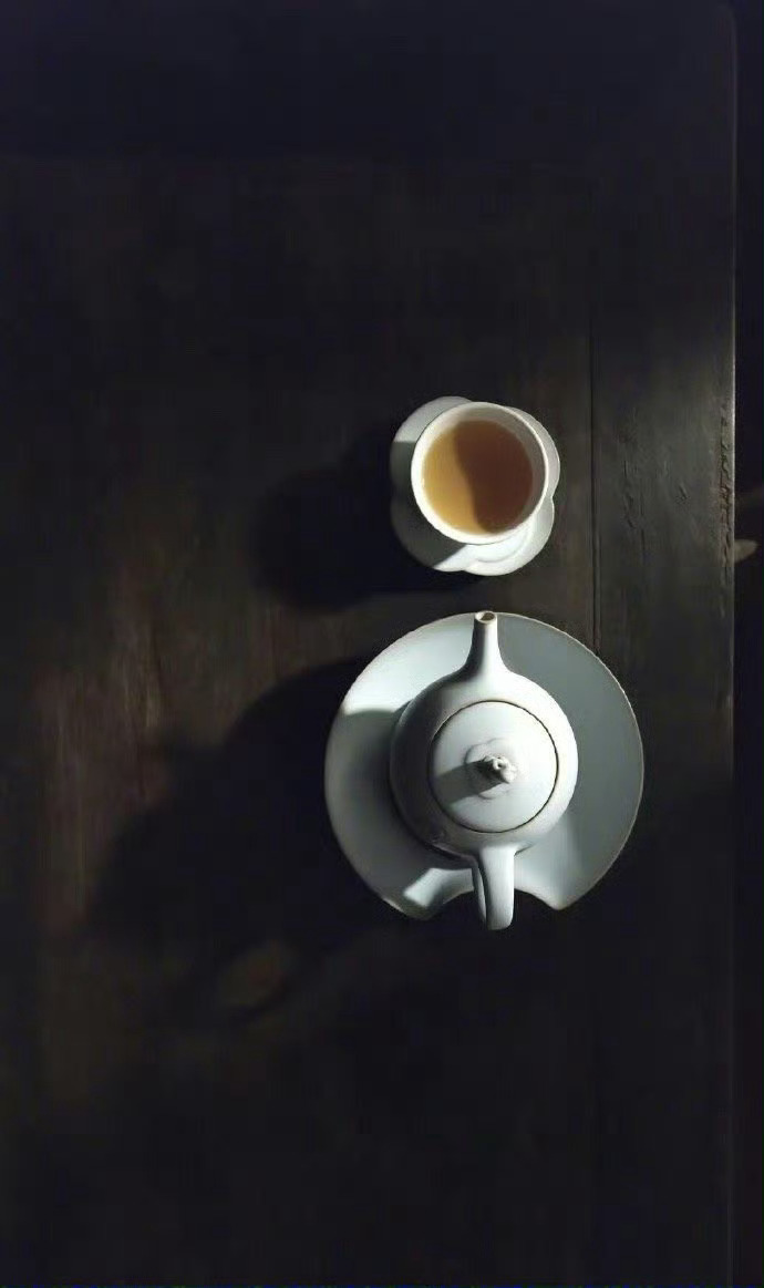 落在自己身上的快乐，100%都是人们最通用的快乐，这就是庸俗。人生一定要有一点追