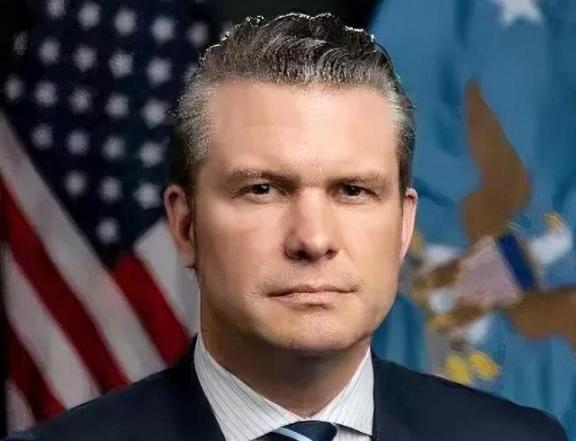 英媒称赫格塞思危险了！特朗普团队里的“强硬派”，正一个个被当成弃子！

赫格塞思