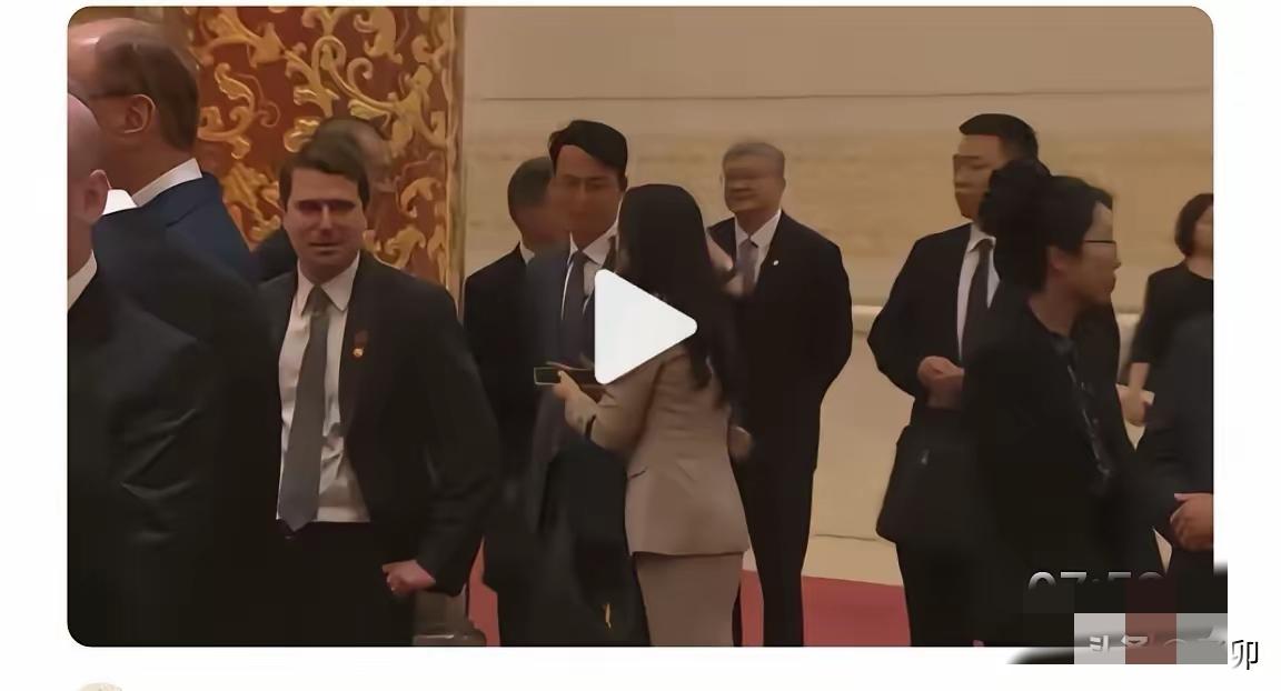 华为未赴！任老未赴！余承东未赴！华为无人前往！
 
这场全球大佬齐聚的会面，华为