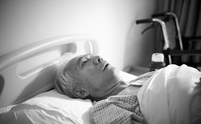 人在去世后，还能听见亲人们的哭喊声，以及未尽之言吗？
以前咱们老百姓判定一个人走