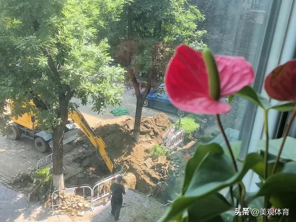 小区更换热力管道已经持续了近一周了。