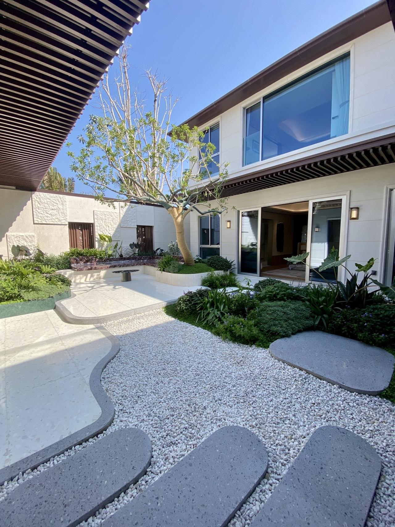 年底难撑下去了，着急出三亚124平房子应急。在海棠湾的房子，装修了半年一次都没住