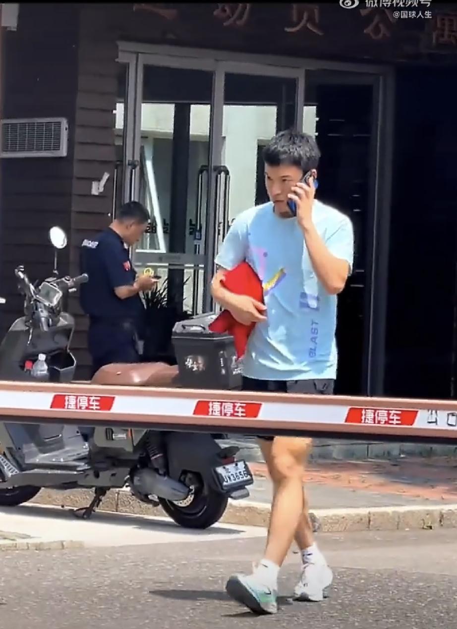 今天国乒选手“集体撤离”体育总局[大笑]！
国乒这是要放暑假了吗[捂脸]？
今天