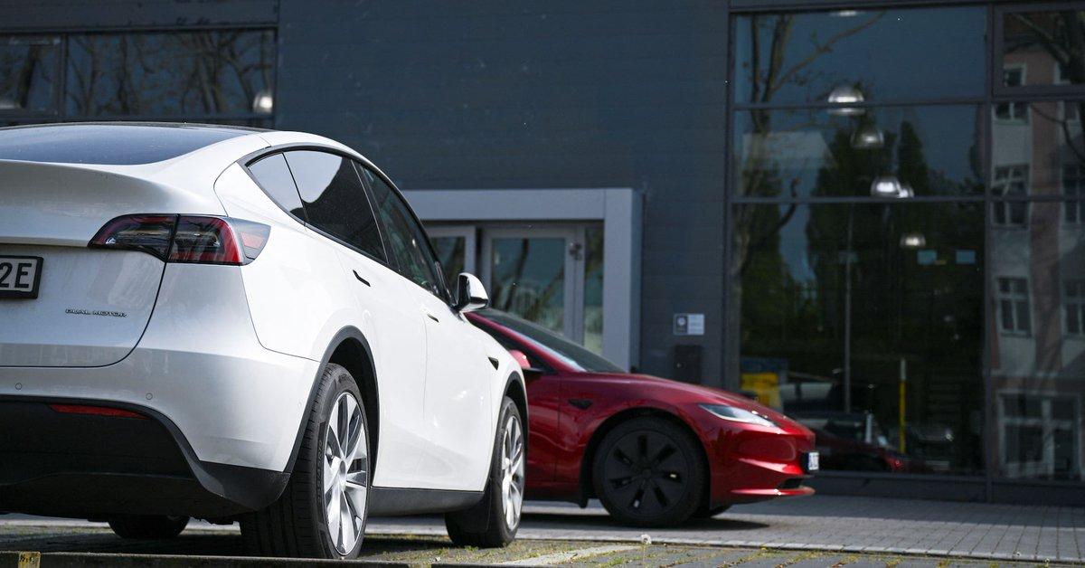[To learn English]
Tesla blew past Wall 