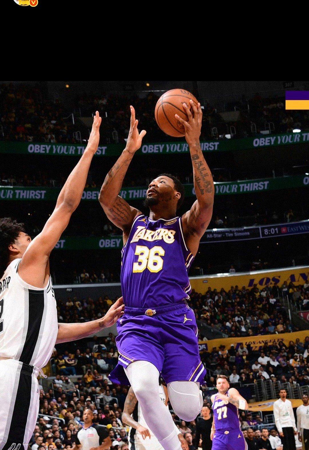 斯玛特今天真是能攻又能防的，全场16投9中，其中三分球14投8中，得到26分3篮