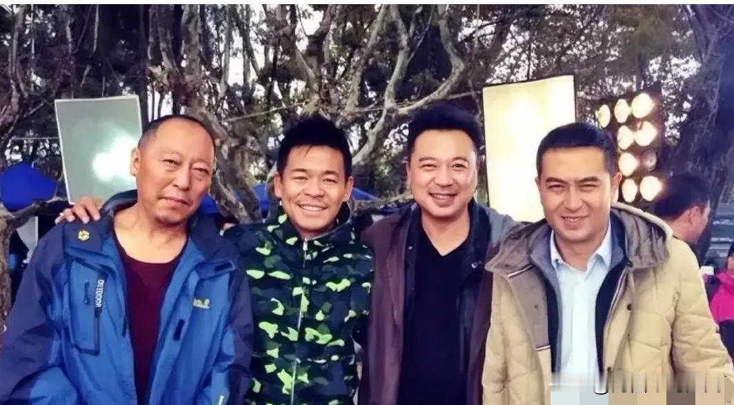 他们四位都是实力派演员，左二孙浩是跨界歌星、影星。左三张晞临凭《人民的名义》人人