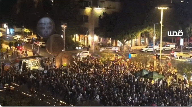 【以色列爆发抗议】
在伊朗爆发支持伊斯兰共和国的活动之际，以色列也持续爆发大规模