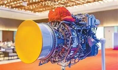 美国估计要气炸了！今年 5 月美国刚暂停向中国商飞出售喷气发动机相关技术，中国国