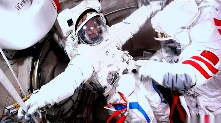 原本计划4月底返程的神舟二十一号乘组，迎来了任务延期安排，返回时间调整至5月底，