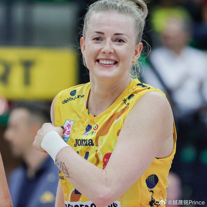 排球 🎂 今天是波兰名将乔安娜.沃洛兹迎来36岁生日。生快，黑豹女孩！🥇🥇