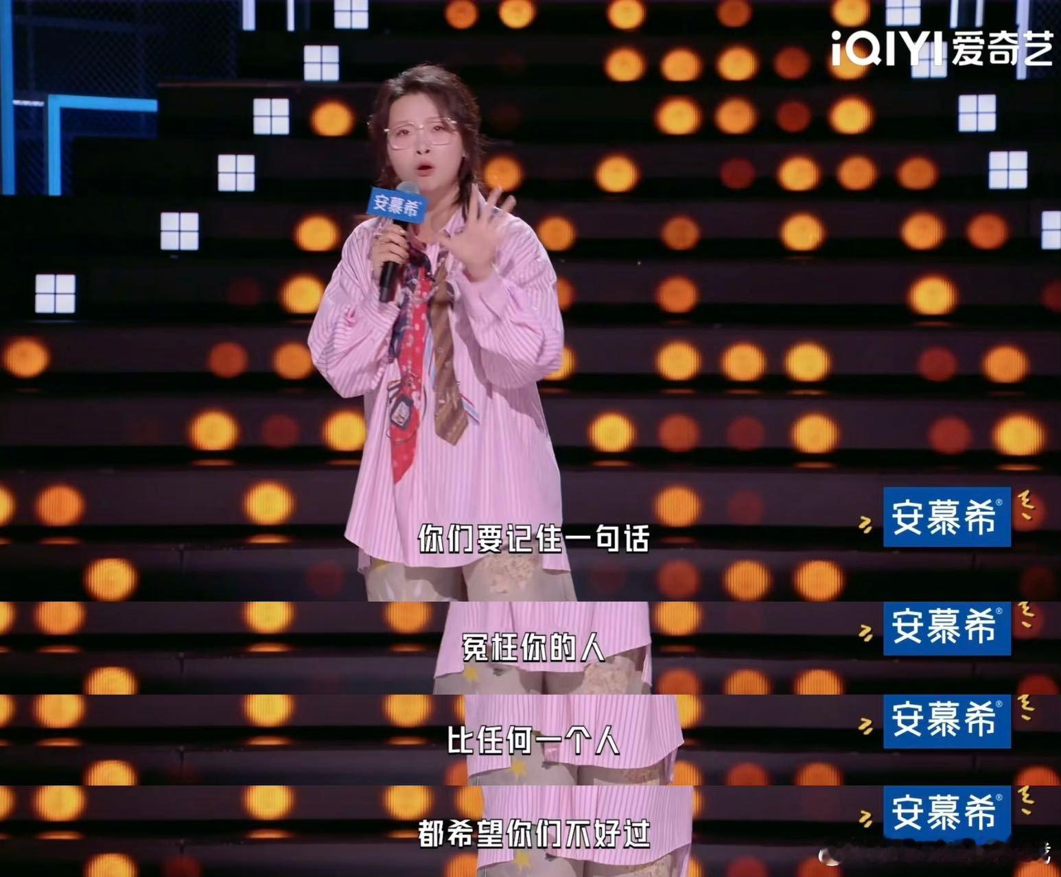 压力太大去坐跳楼机实在不行就开飞机被嘻哈治愈到！别人的评价算什么，飞到自己的平飞