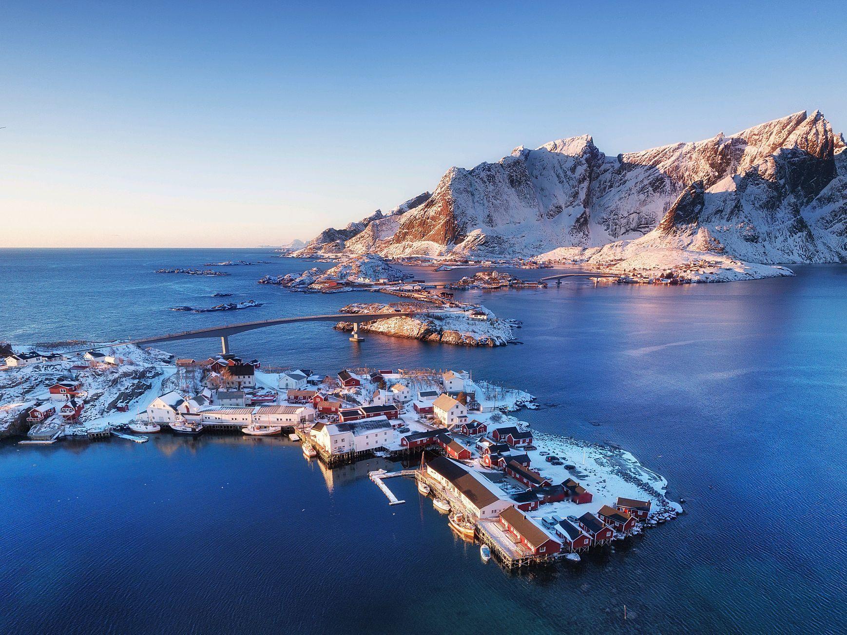 霸权双标昭然若揭：从委内瑞拉到格陵兰岛的强权逻辑新年伊始，美国的军事突袭与霸权宣