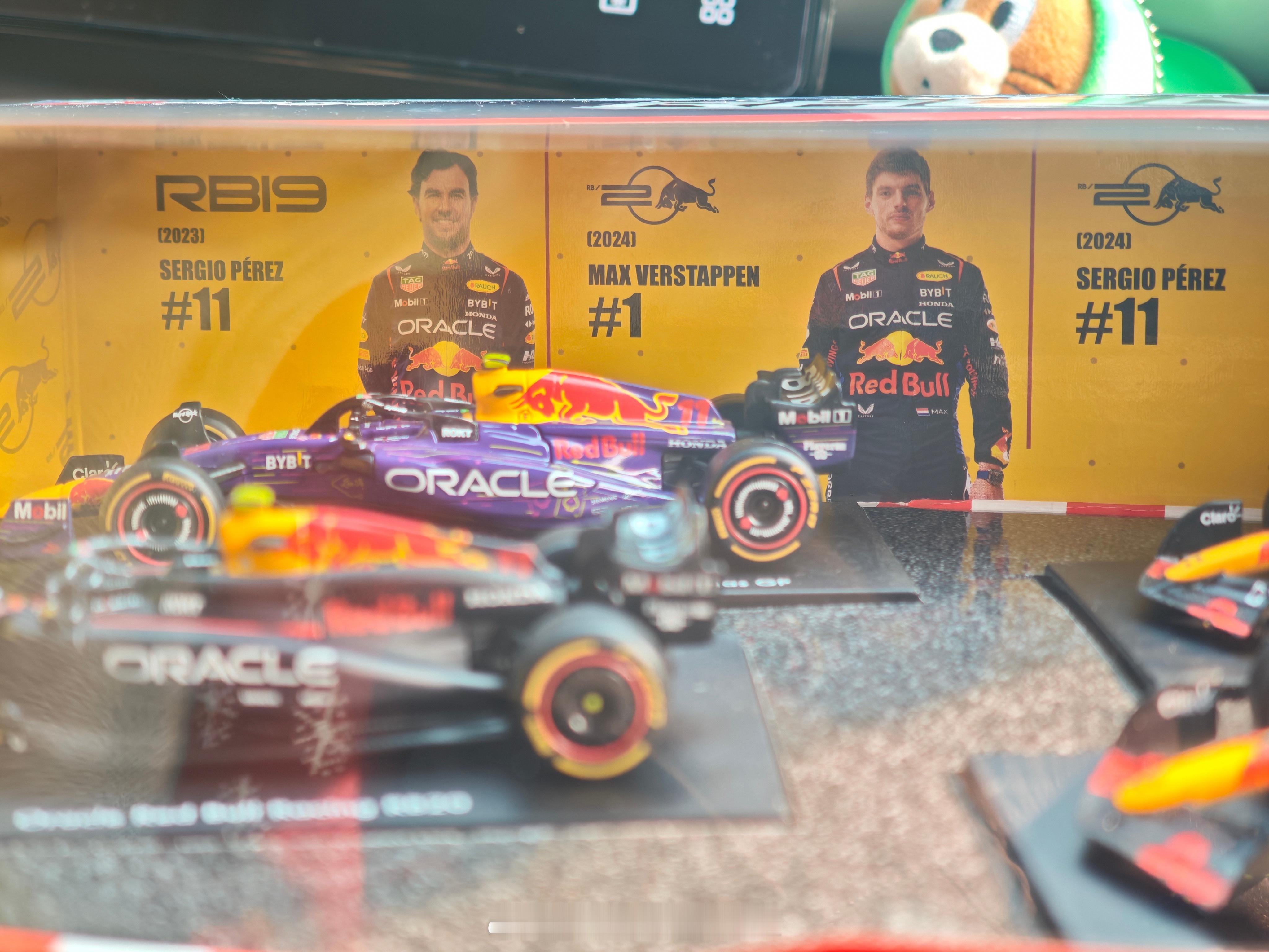 收到新年礼物🎁顺便整理一下小柜子~这样堆在一起太没美感了~以后要好好设计一下展