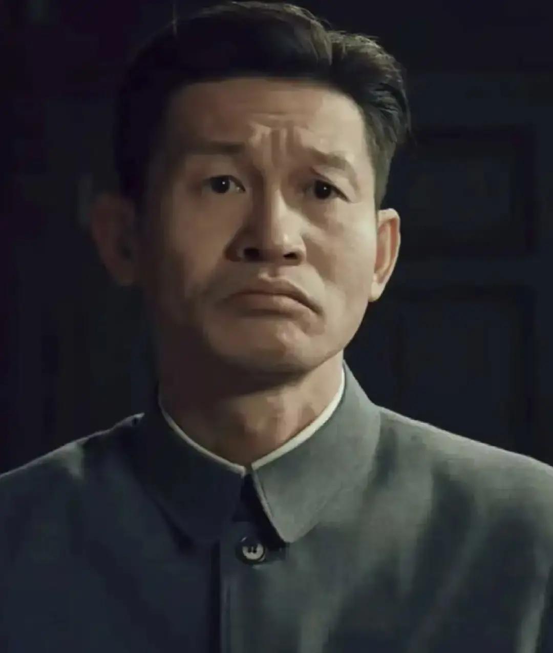 刷到有人把《沉默的荣耀》吹成神剧，我直接愣住。

翻了半天，广电官网、豆瓣、猫眼