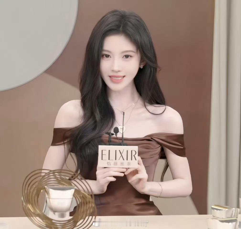 Angelababy  鞠婧祎今晚直播图 ​​​
