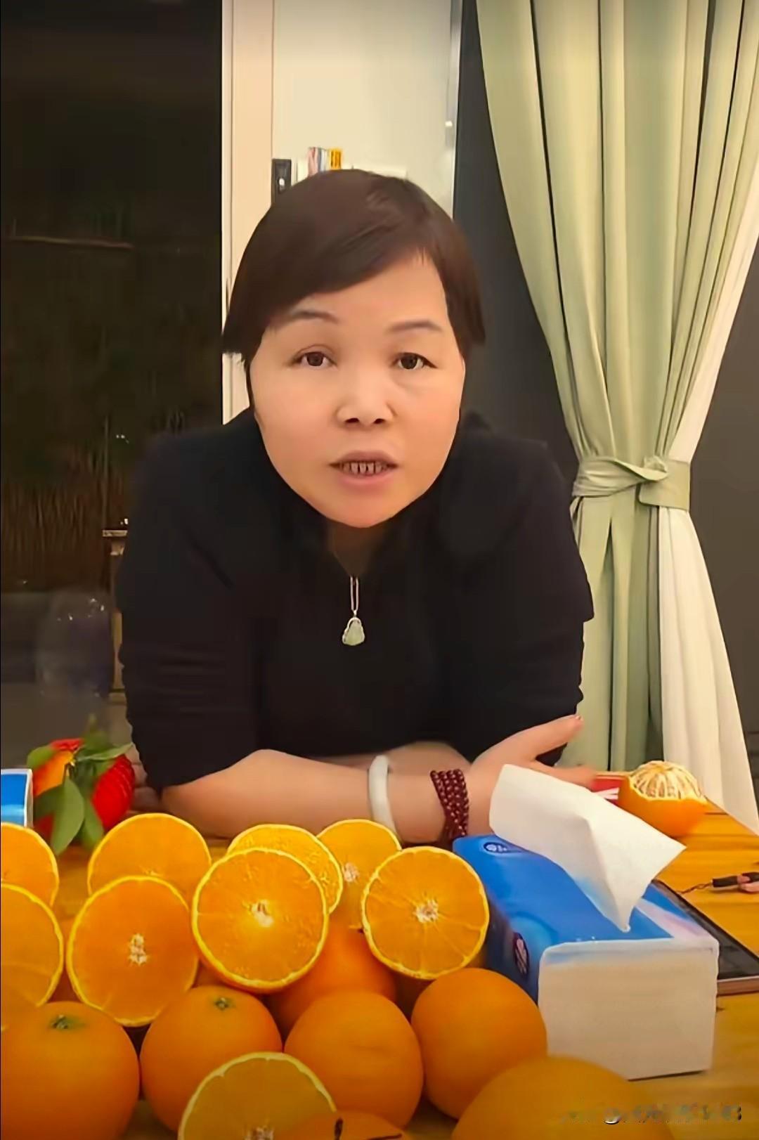 叶锐聪妈妈到四川直播带货。前两天刚带完家纺之类的东西，又赶赴四川陪伴儿子。又开始