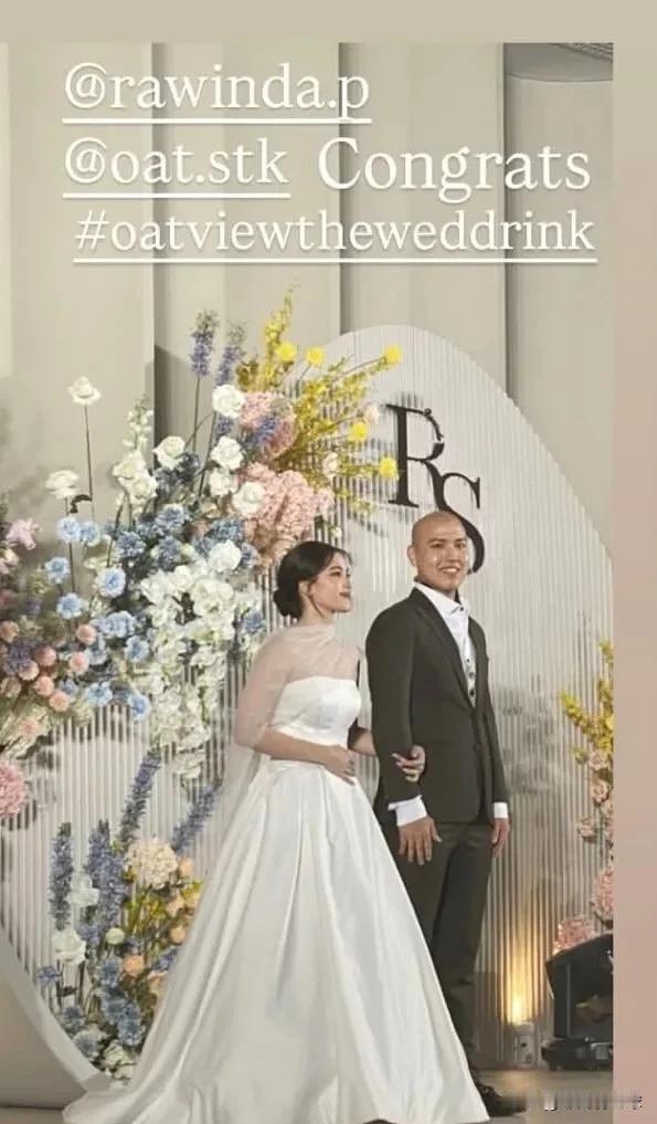 泰国女双名将拉温达与教练达玛新举办婚礼。

泰国前羽毛球女双选手拉温达·巴宗哉和