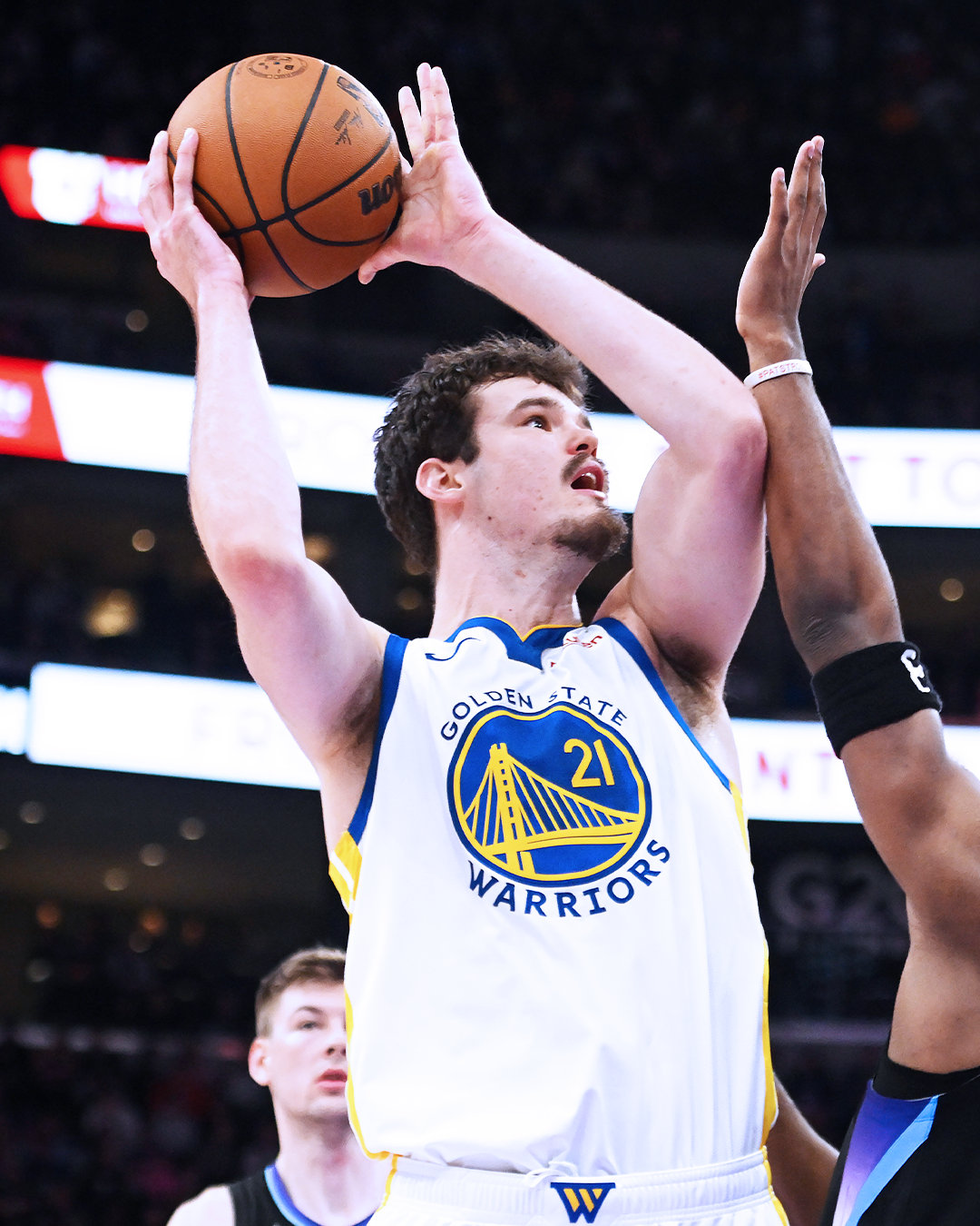 第一节结束，勇士27:29爵士；赛斯-库里6分。勇士vs爵士