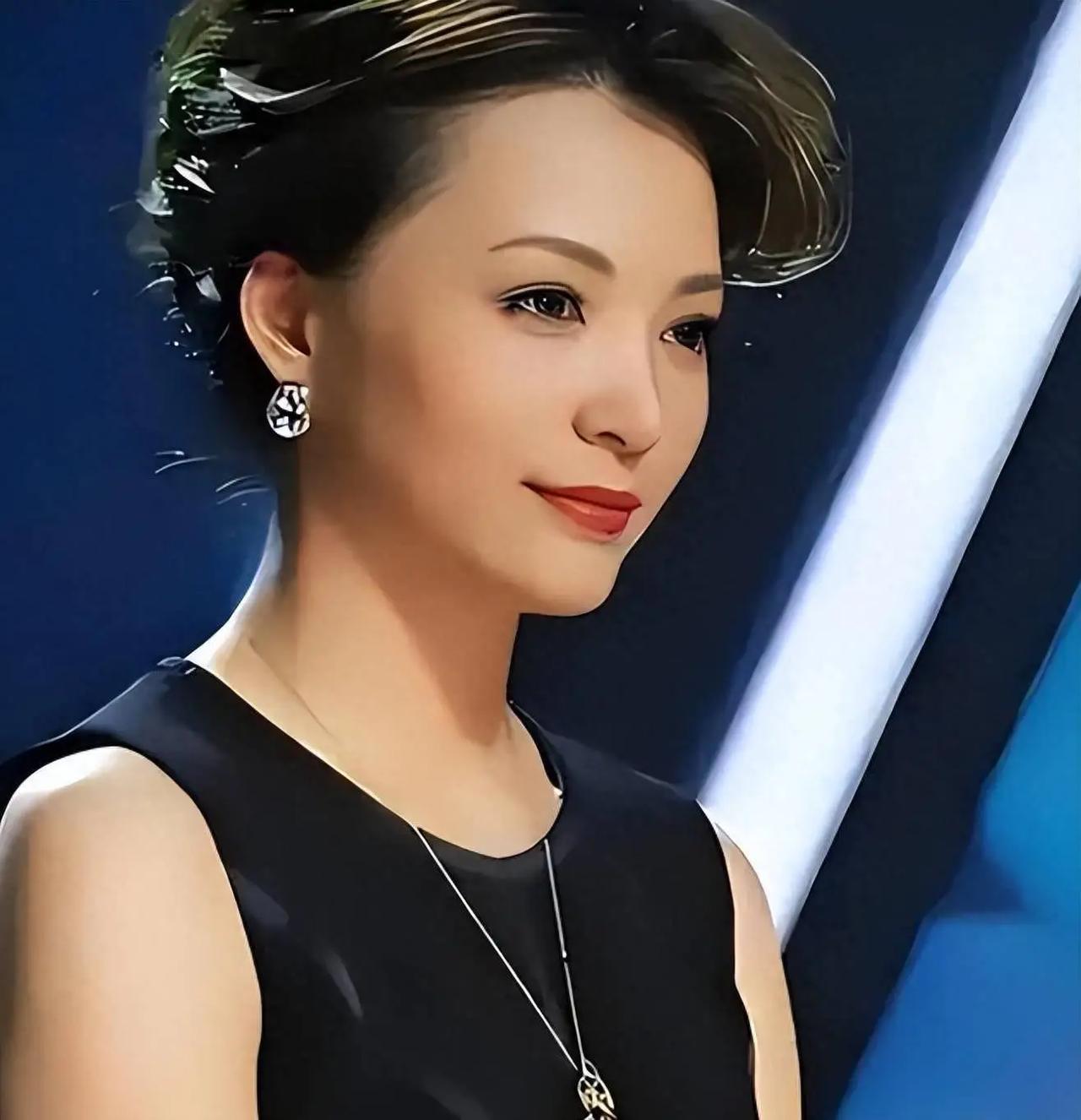 发现了吗？不仅周涛没发文悼念敬一丹，董卿也没发文。

那问题就来了：为什么倪萍能