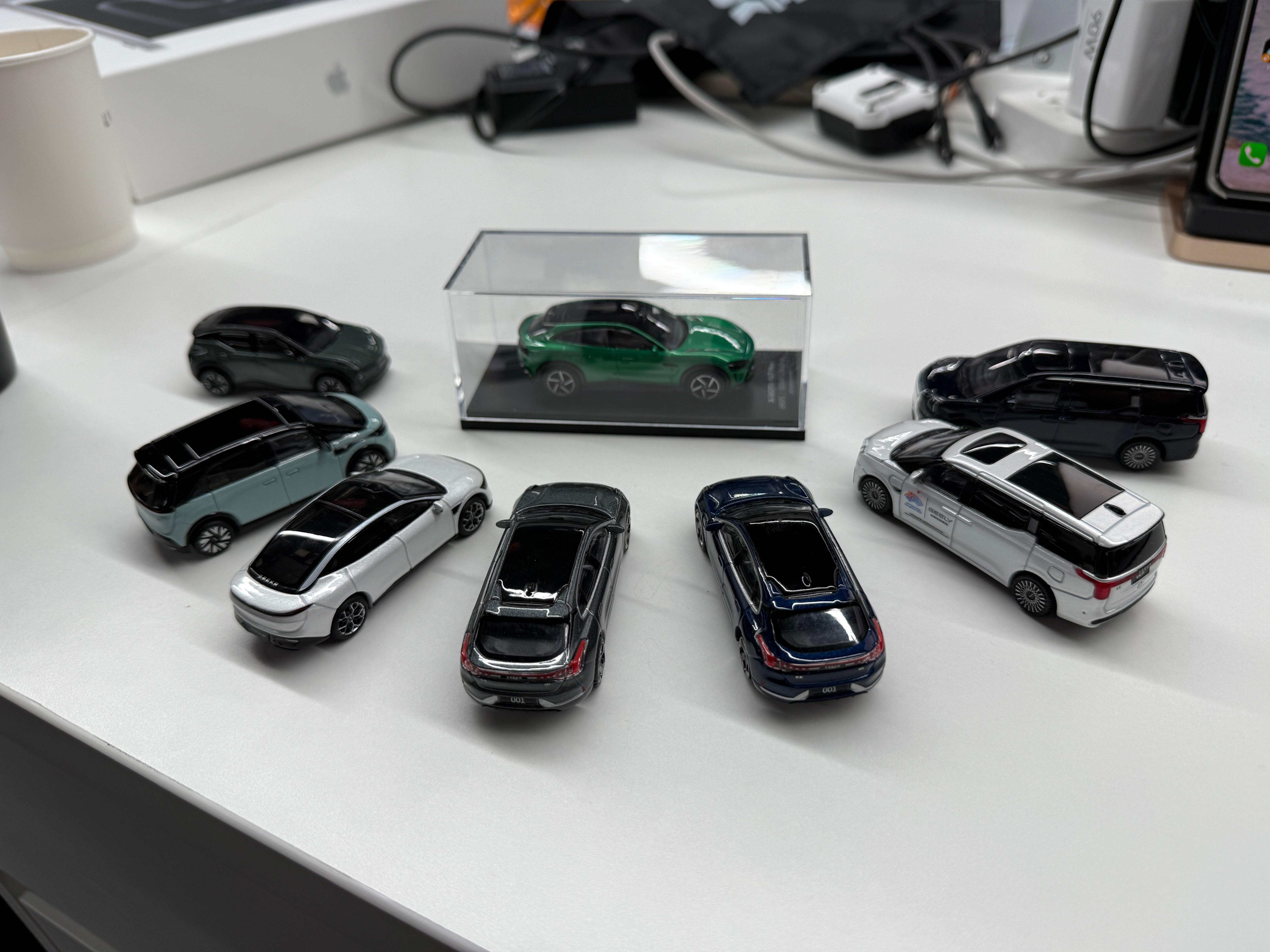 收手吧军儿，外边全是极氪 