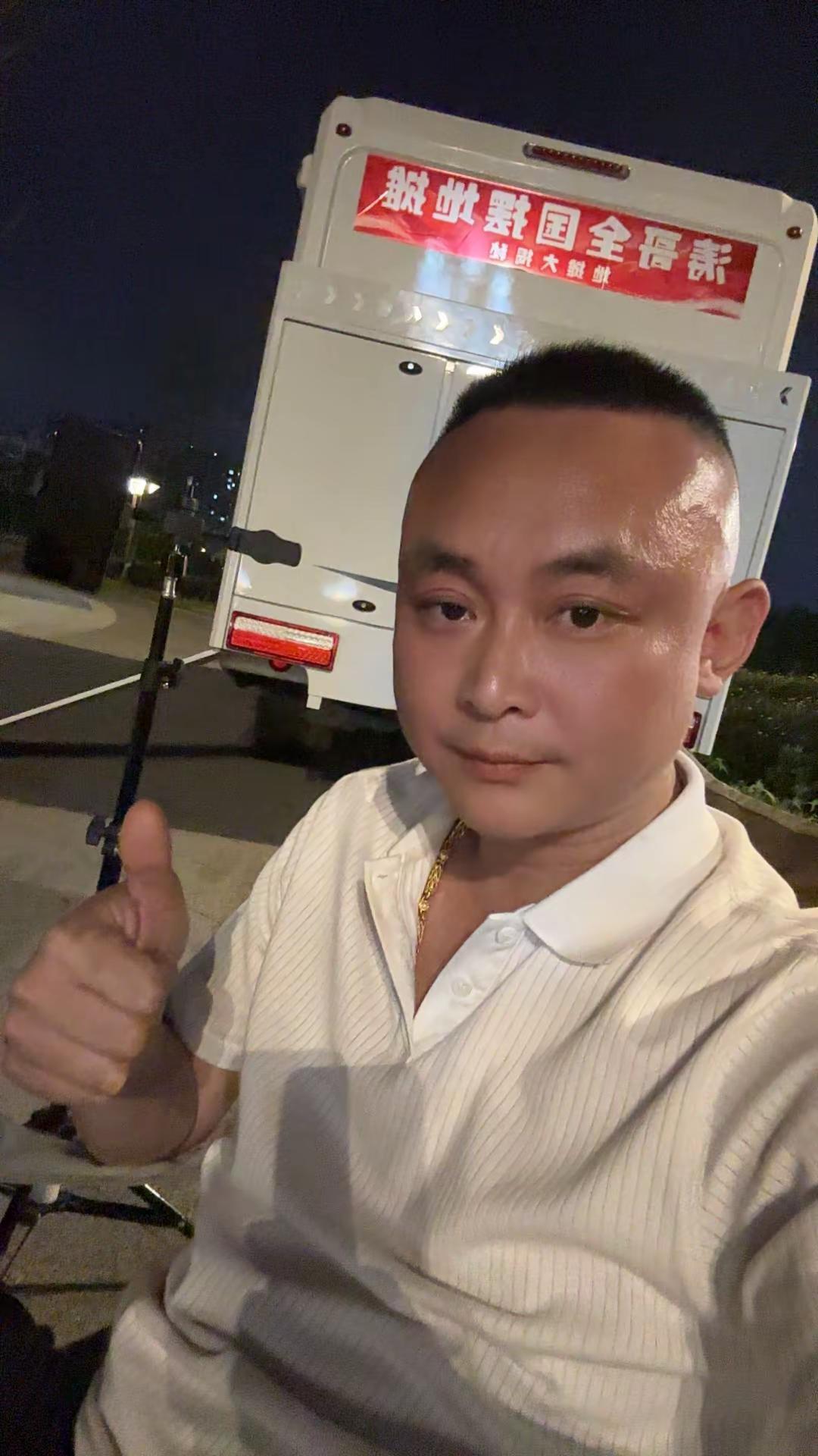 摆摊的兄弟们，要加油哦