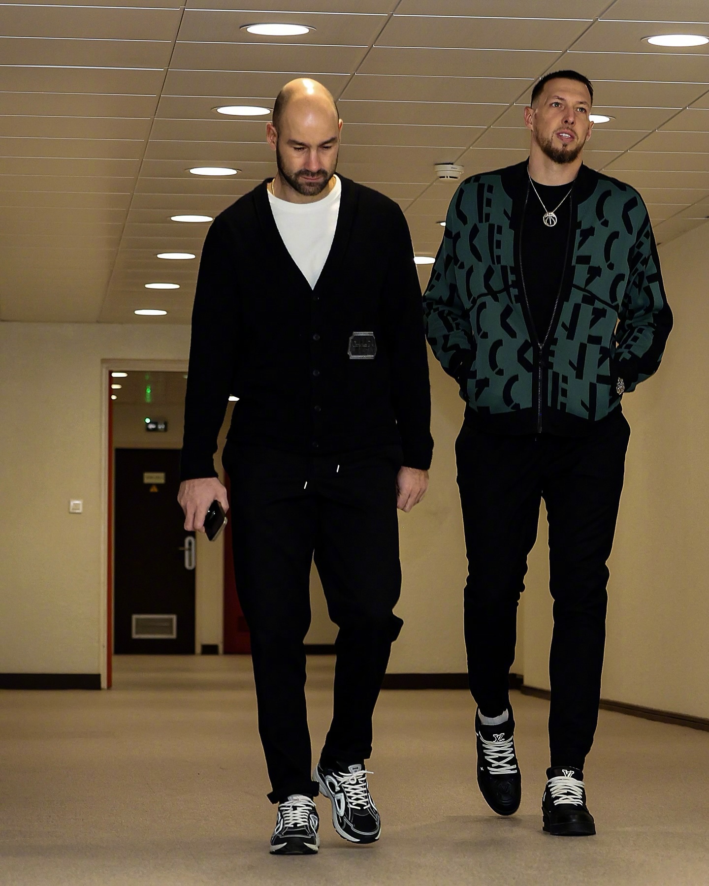 欧篮联整的12月最佳入场穿搭。有一说一，这一部分是和NBA差了好几个档次，感觉很