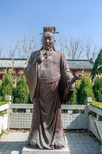 董卓到死都不知道，曹操献刀是个连环计