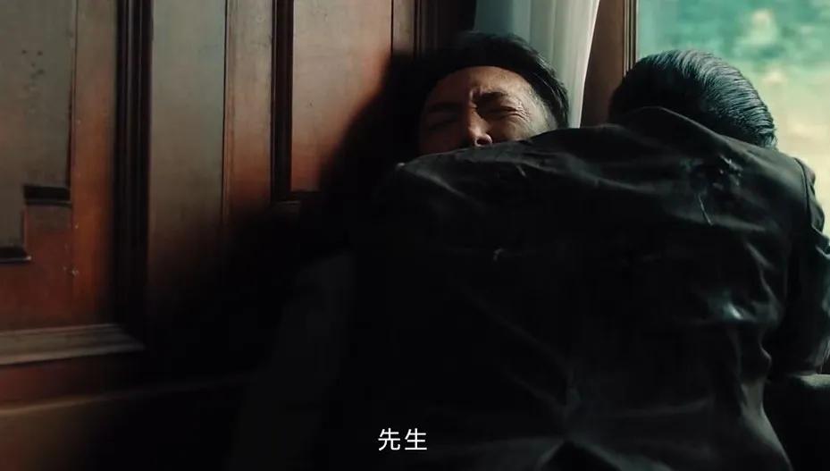 你觉得魏若来能像黄秘书那样为先生挡子弹吗？
我觉得不能。魏若来和黄秘书一样都敬重
