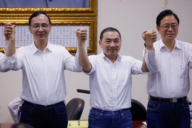 国民党今天举行主席选举，这场选举可备受关注。这次有6人参与竞选，像前台北市长郝龙