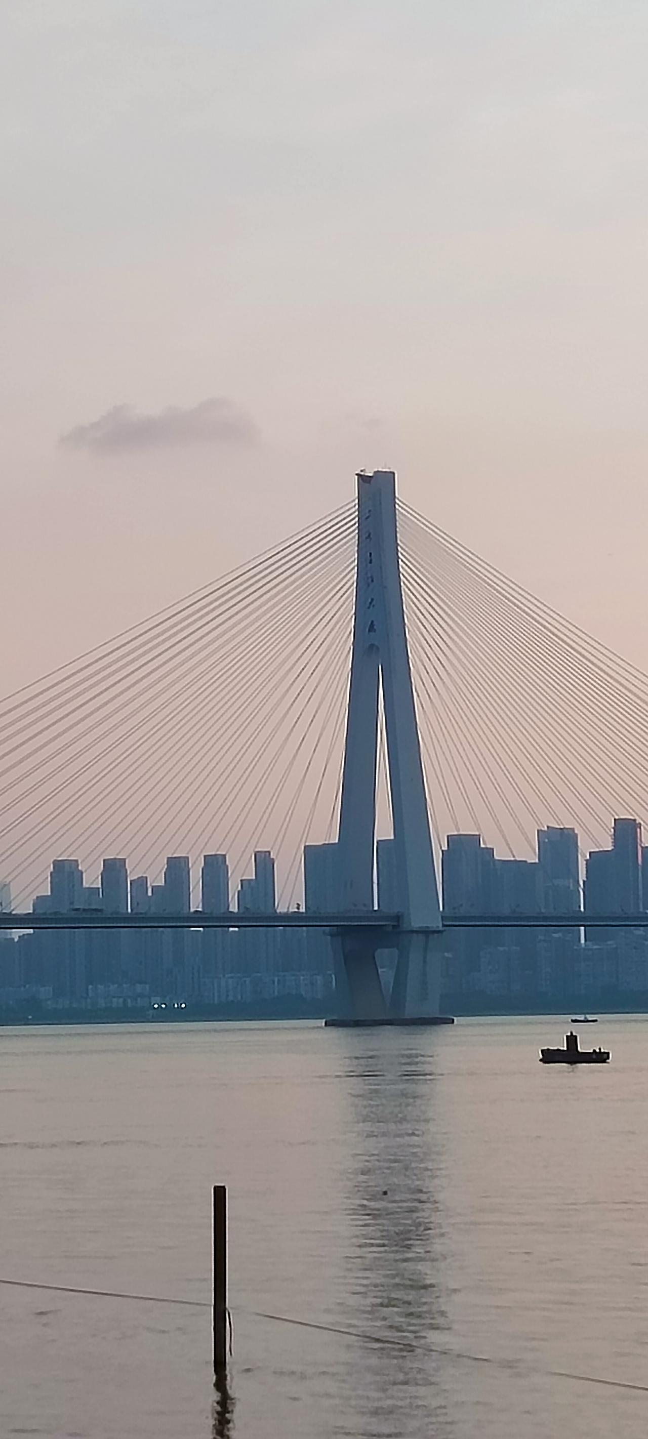 几家欢喜几家愁的房价
有房子的人，都会关心房价，因为房价意味着自己的固定资产是升