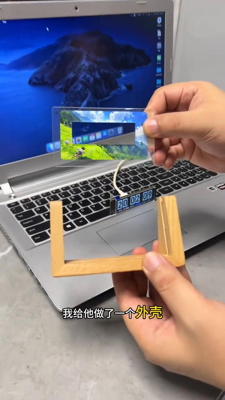 自动翻页桌面时钟。
桌面总觉得差点意思？它就是答案。这是一个自动翻页时钟，需要外