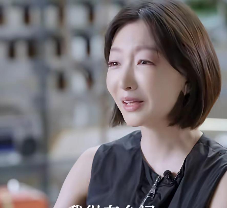 周冬雨这么久没去拍片，原来她去医美了，现在的她如果没人告诉你她是周冬雨，你还真的