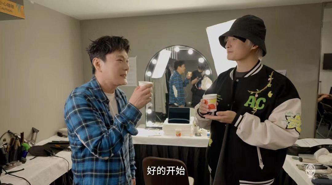 #张远是张信哲事业粉吧# 不得不说还挺羡慕张远竟然能够有这么好的追星运呢，看来这