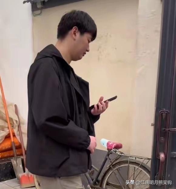 很多人不明白，朱小伟为什么不跟着大衣哥学唱歌🎤?大衣哥 朱之文 朱小伟 陈亚楠
