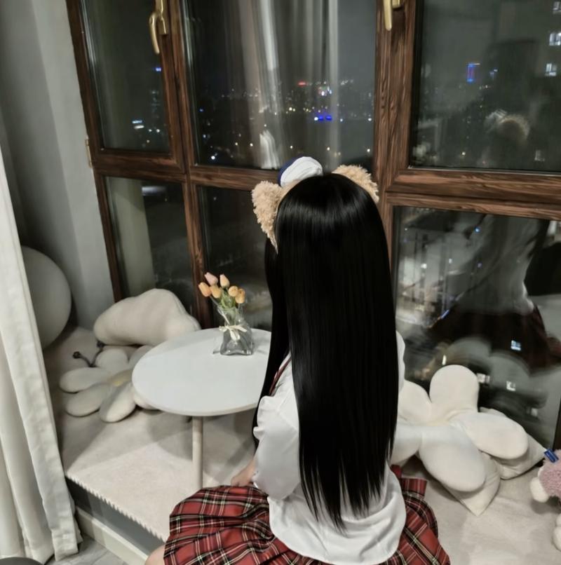 你又认识新的女孩，而我也没她可爱