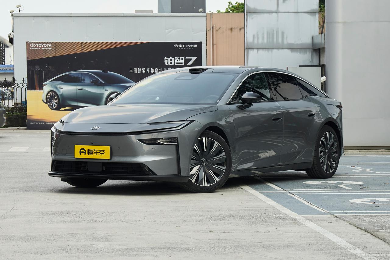 丰田还是“懂事”了！铂智7重磅上市，定位中大型车，限时14.78万起
说真的，丰