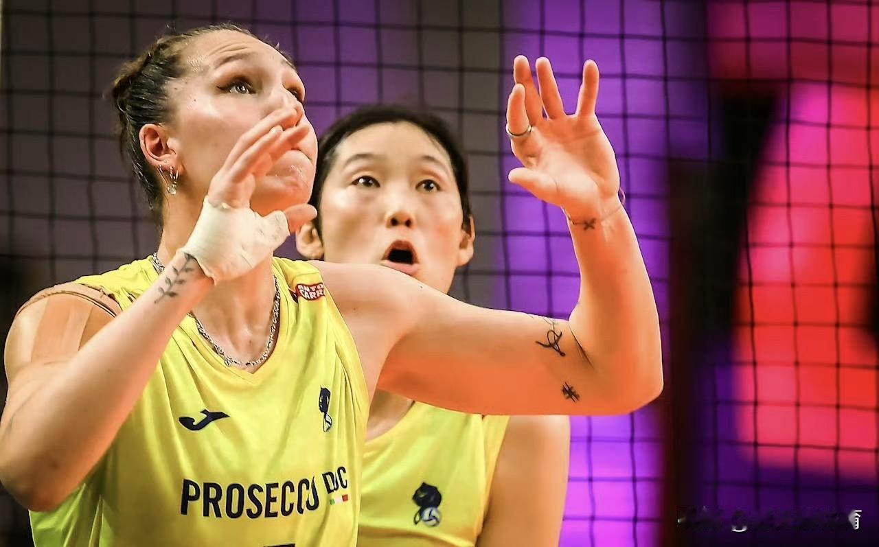 朱婷世俱杯首秀13分，打得汗流浃背的，满头大汗的！巴西这世俱杯举办条件太差了吧，