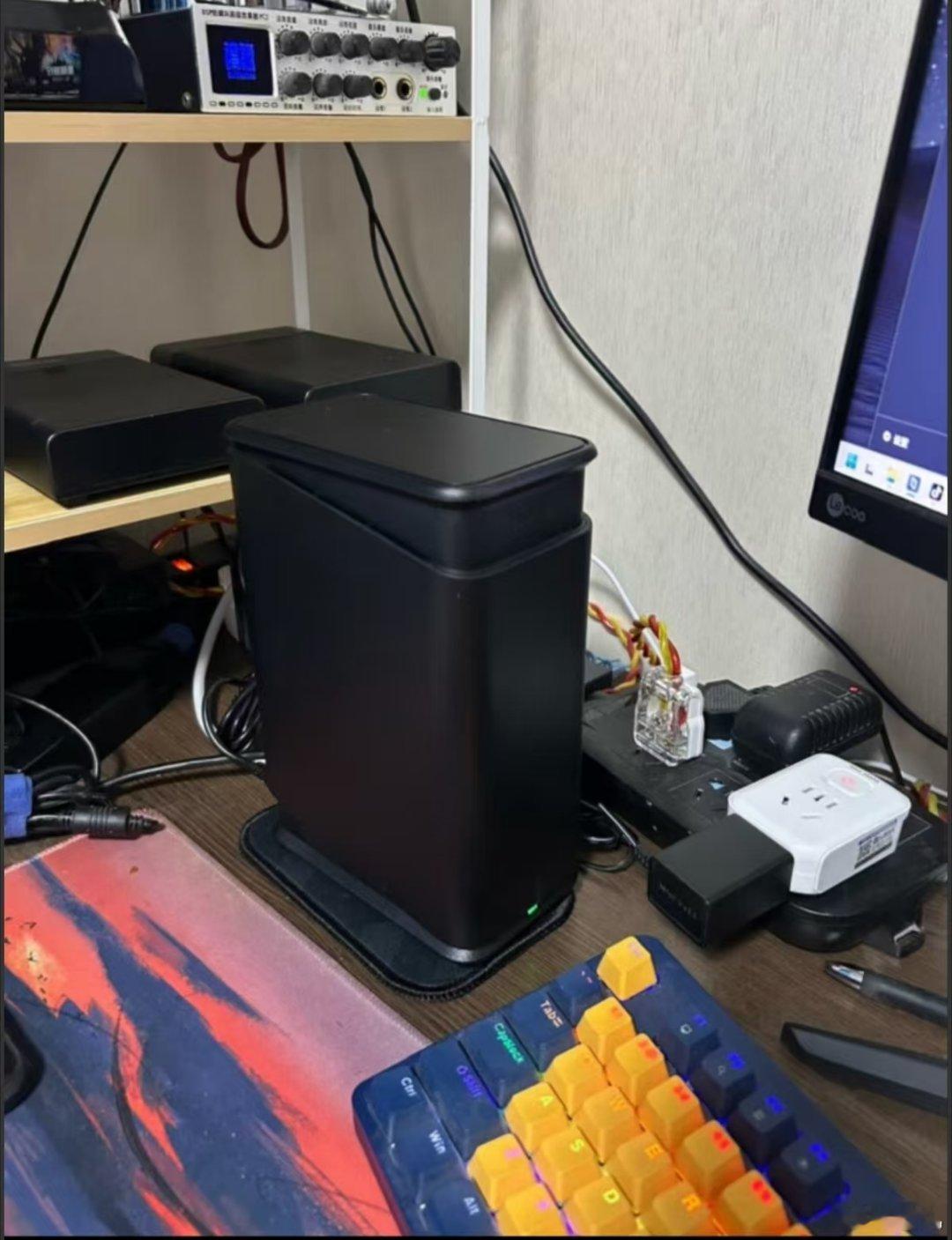 过去：工作资料的备份方式不统一，手机电脑数据不一致，每次查找多版本文件总是手忙脚