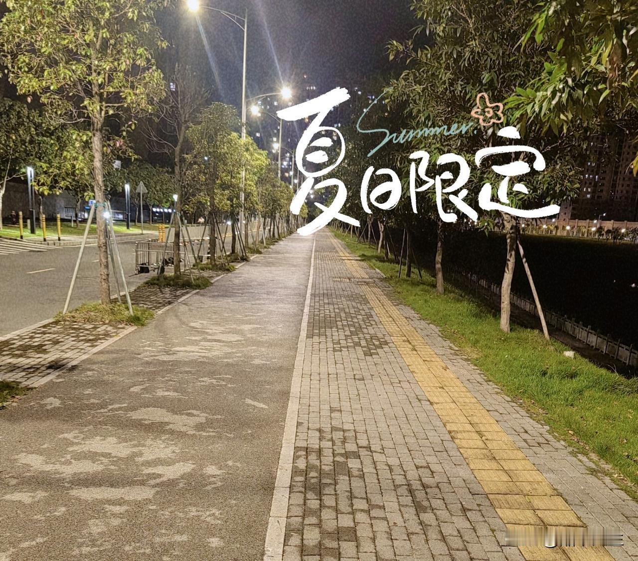 两相对比，差距显而易见。首先声明，我既无意为谁打广告，也没有故意贬低谁的意图。