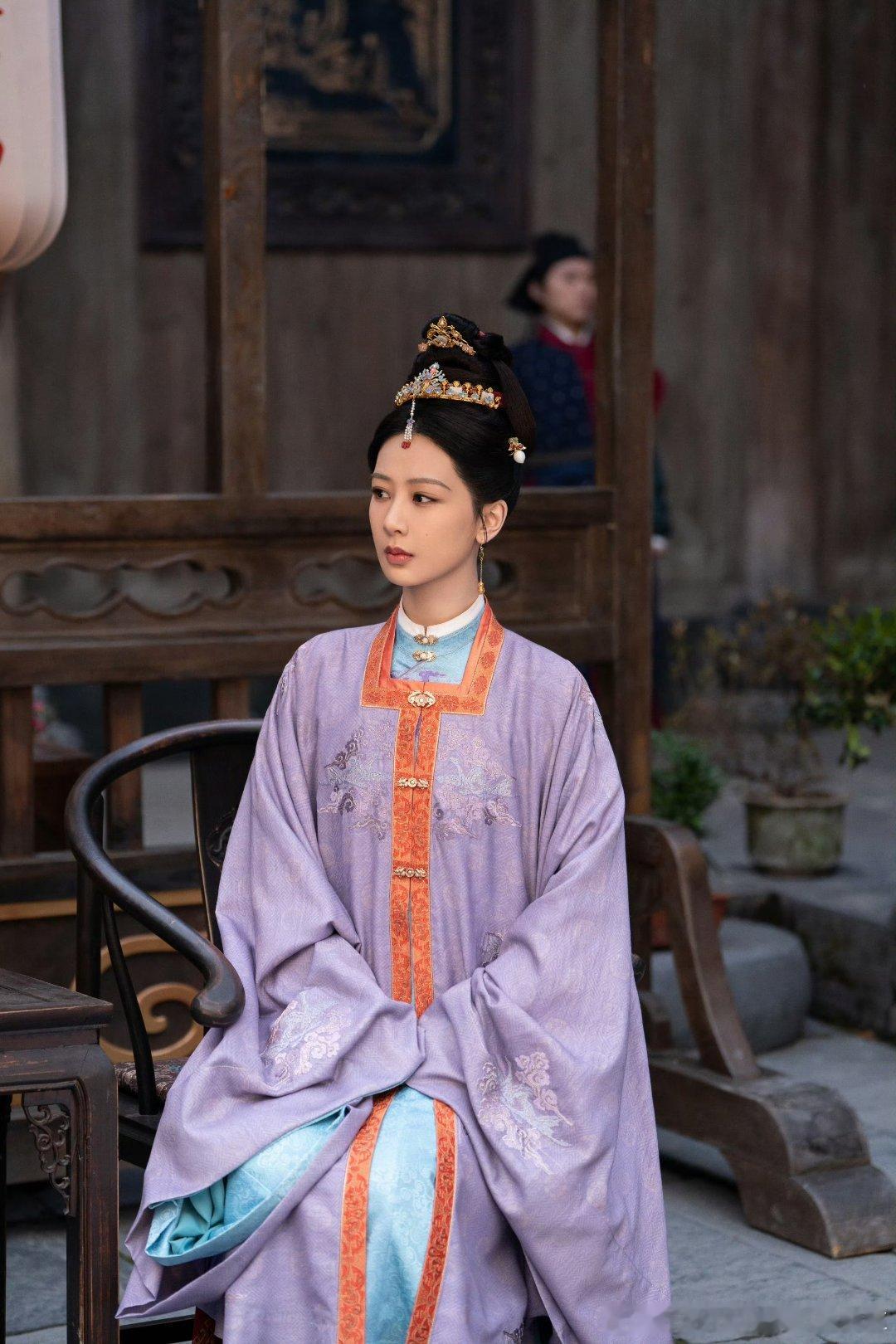 杨紫杨紫何惟芳 yz杨紫国色芳华 yz杨紫 “冬日万物沉眠，晚风令人沉醉，我独爱